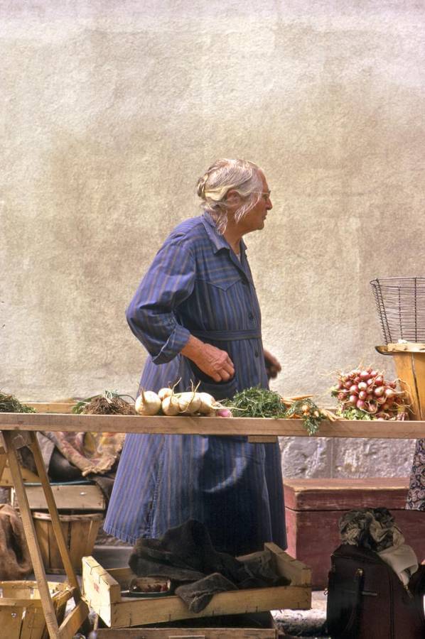 Market-at-Chateaudun-4PP